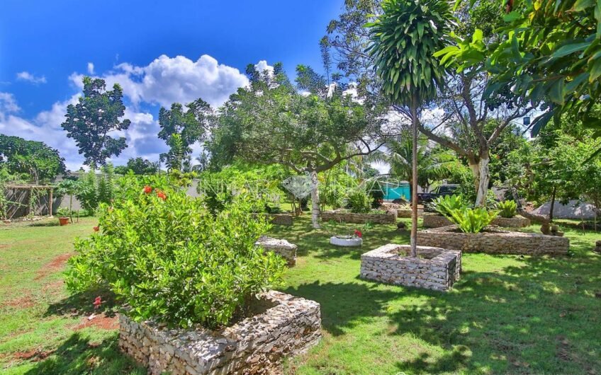 Tropical Native House with Big Garden