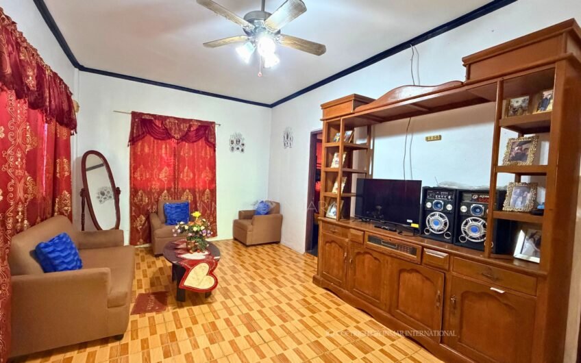 2-Bedroom House Near White Sand Beach