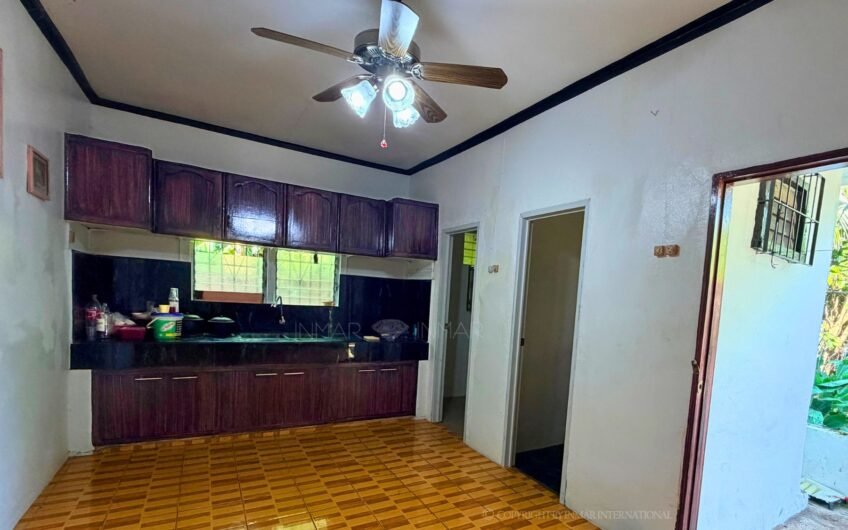 2-Bedroom House Near White Sand Beach
